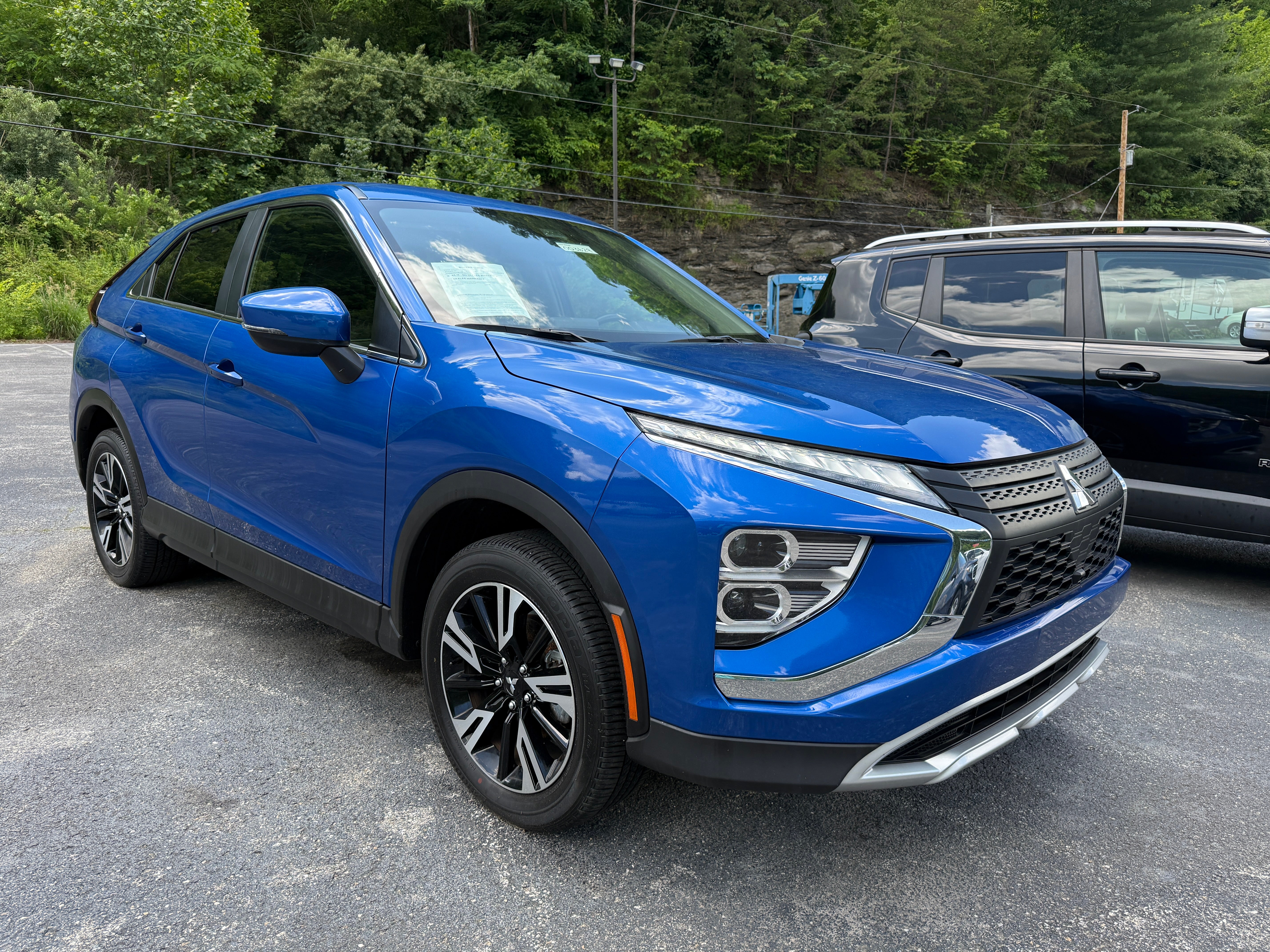 2025 Mitsubishi Eclipse Cross SE in Blue — front three-quarter view